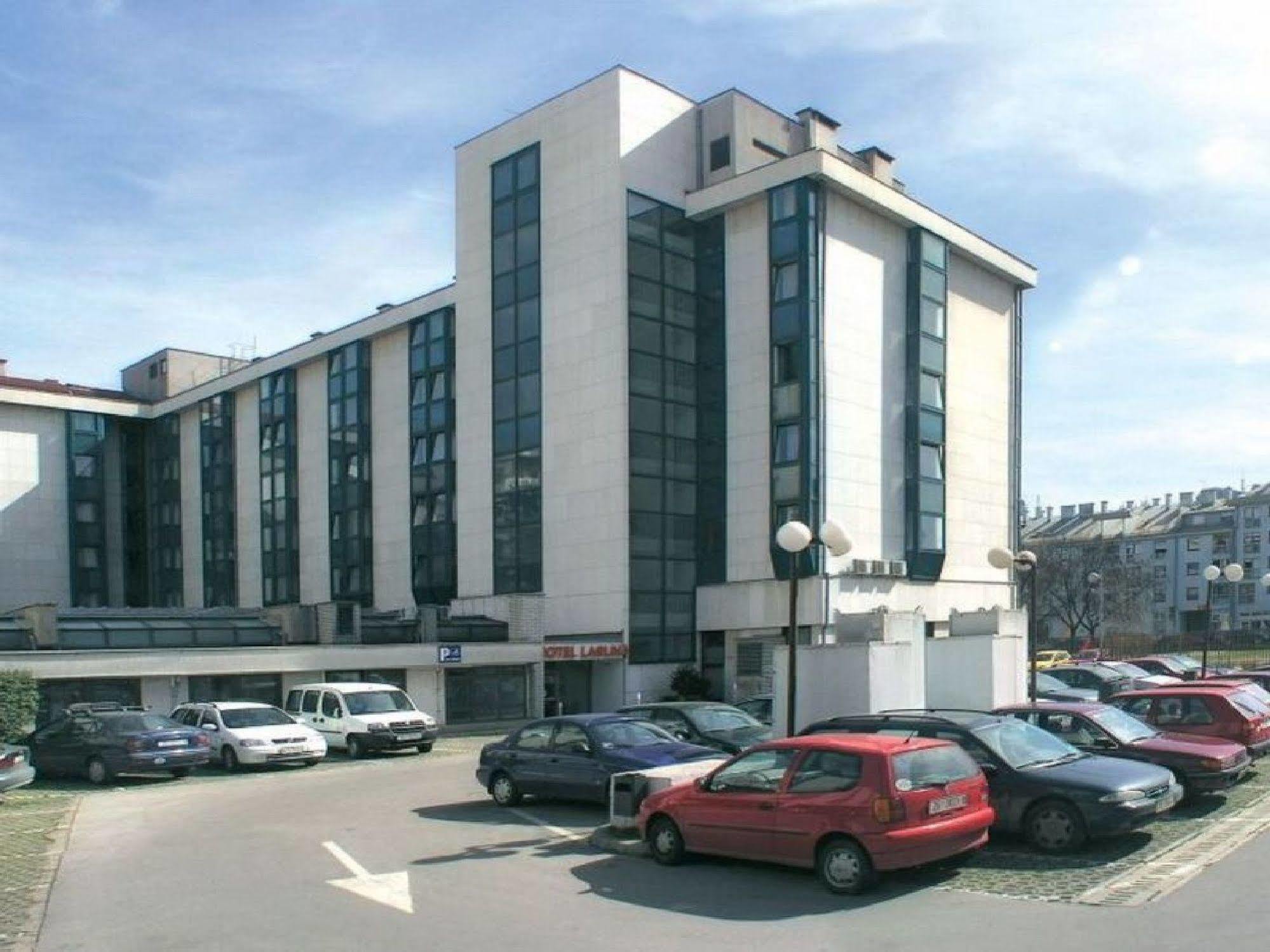 Laguna Hotel 3*