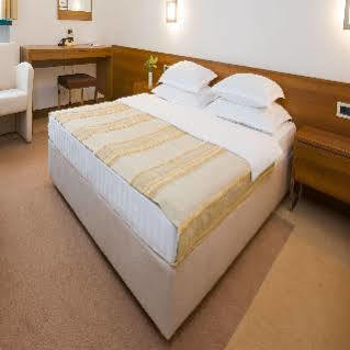 Laguna Hotel 3*